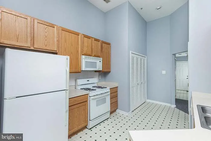 3033 Hunting Ridge Dr — Photo 5