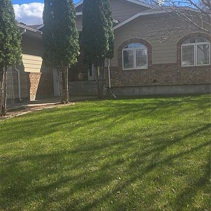 2nd image of 833 Peters AVENUE