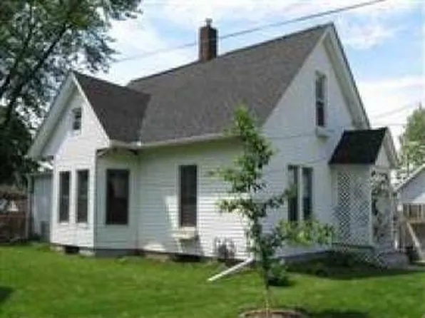 811 15th St #B, Moline, IL 61265