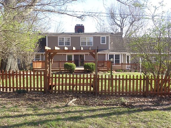 3rd image of 610 W Quincy St