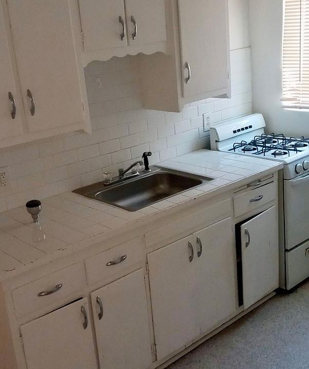 1st image of 1812 Gold Ave SE #A