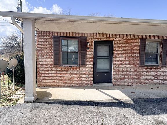 2nd image of 1511 W Knollwood Cir APT A