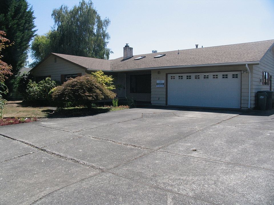 1st image of 1154 NE Birchaire Ln