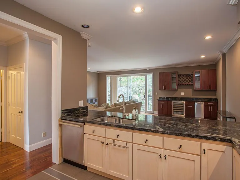 876 Castro St — Photo 14