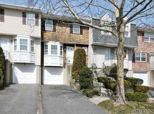 123 Woodlake Dr, Woodbury, NY 11797