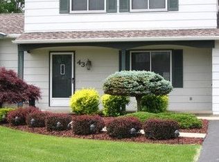 43 Markie Dr E, Rochester, NY 14606