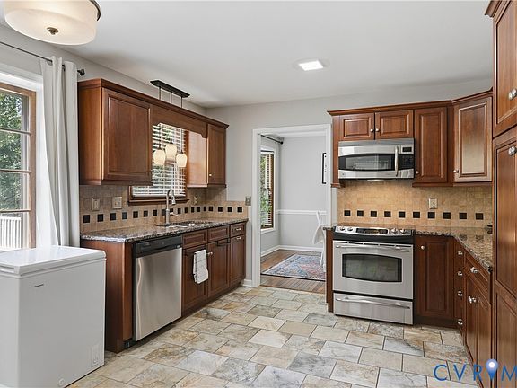 4th image of 9157 Chatham Grove Ln