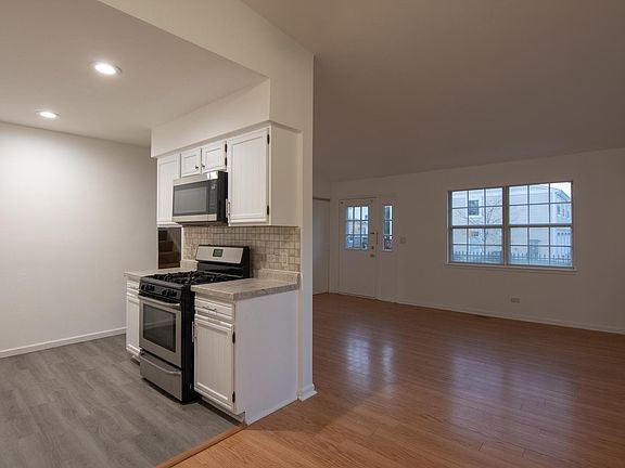 5th image of 300 Westwood Ct Unit 300
