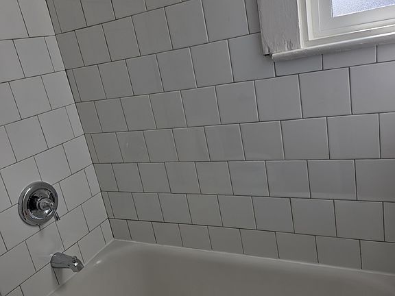 2nd image of 1927 W 2nd Ave APT 5