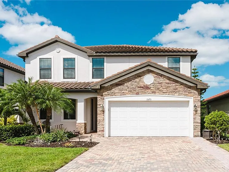 1573 Vizcaya Ln — Photo 1