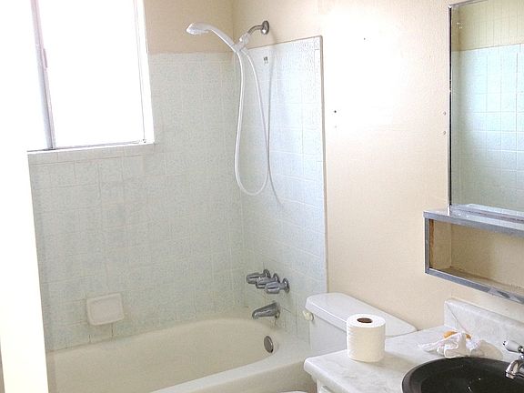 3rd image of 2731 W Winchester Dr