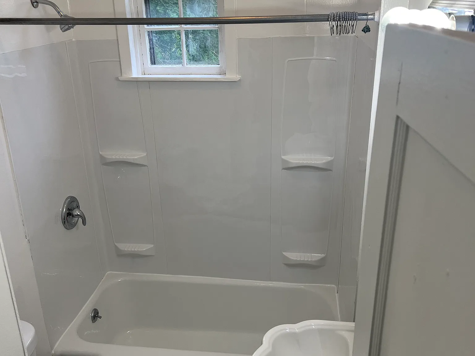 24 Locust Ave — Photo 4