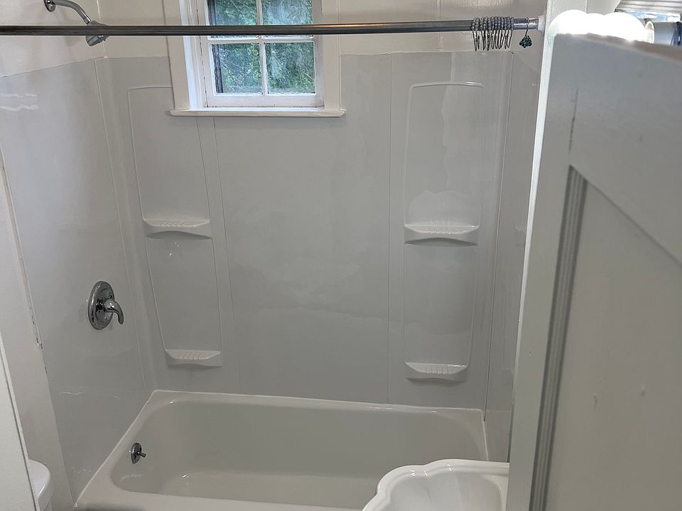 2nd image of 24 Locust Ave APT 2R