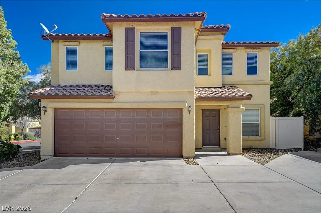 4 bed, 2.5 bath, 1957 sqft, $2,150 — Photo 1