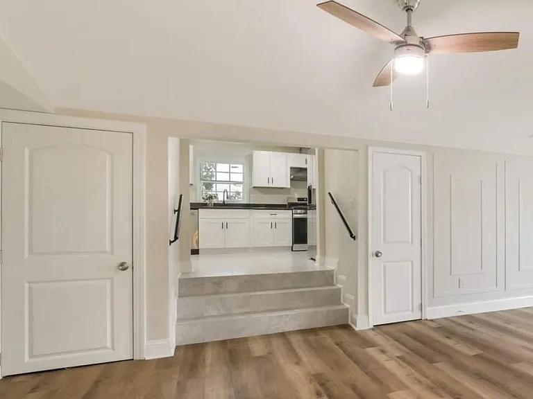 512 Avenue G — Photo 6