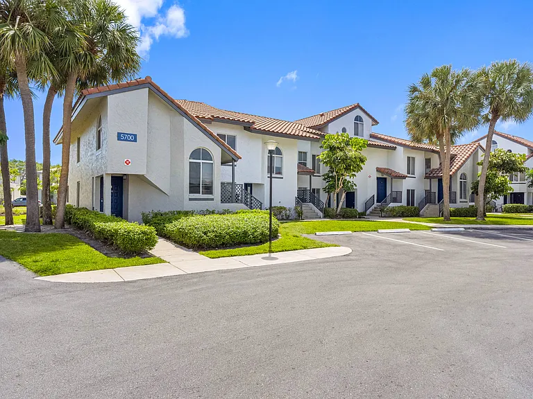 Boca Arbor Club Apartments — Photo 55