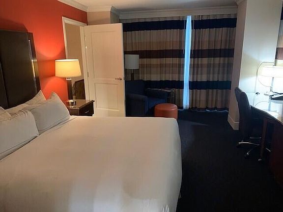 5th image of 200 S Sycamore Street #1042