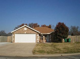 840 Honeysuckle Dr, Centerton, AR 72719