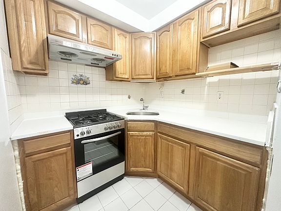 3rd image of 2873 Cropsey Ave APT 3