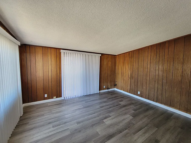987 J St — Photo 2