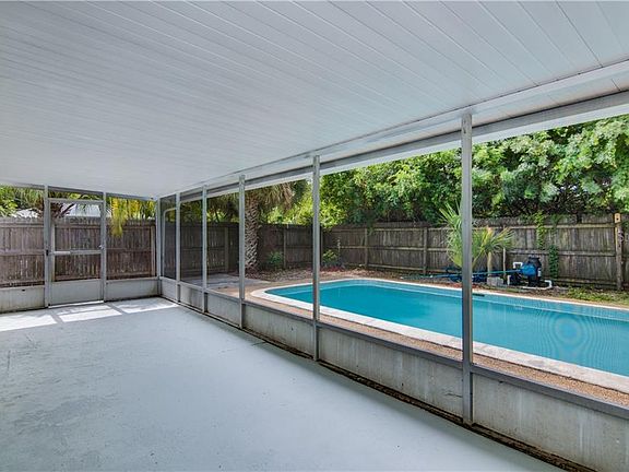 5th image of 1729 Linwood Cir