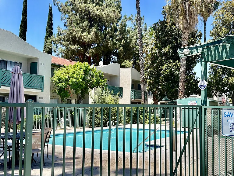 Sunpointe Village Apartments — Photo 4
