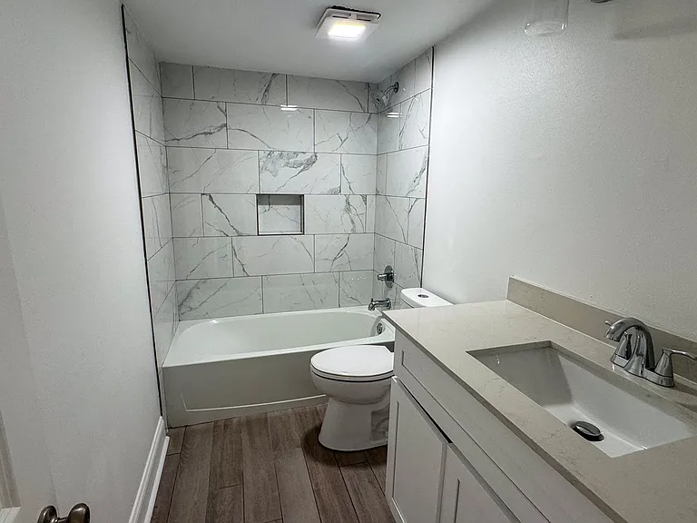 Freshly Renovated 2bd/1ba with New Appliances Near Campus — Photo 7