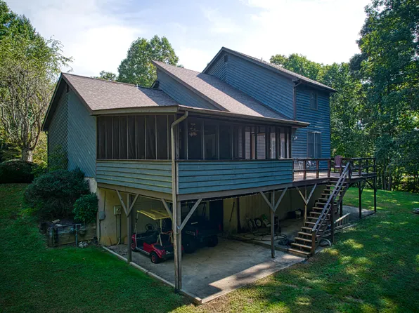 220 Hickory Ln, West Liberty, KY 41472