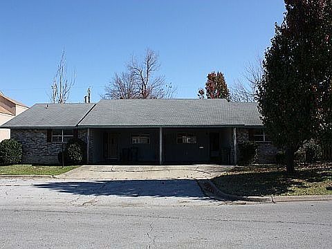 1st image of 833 S 23rd St