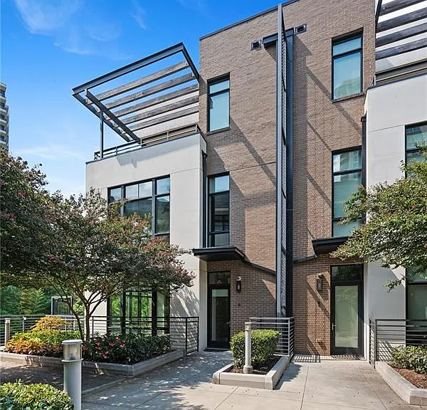 721 Longleaf Dr NE #6 — Photo 1