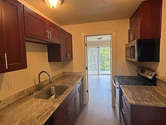 3rd image of 2501 Thorndyke Ave W APT 204