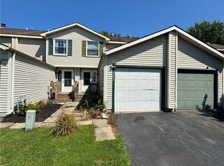 8242 Trevi Ln, Clay, NY 13041