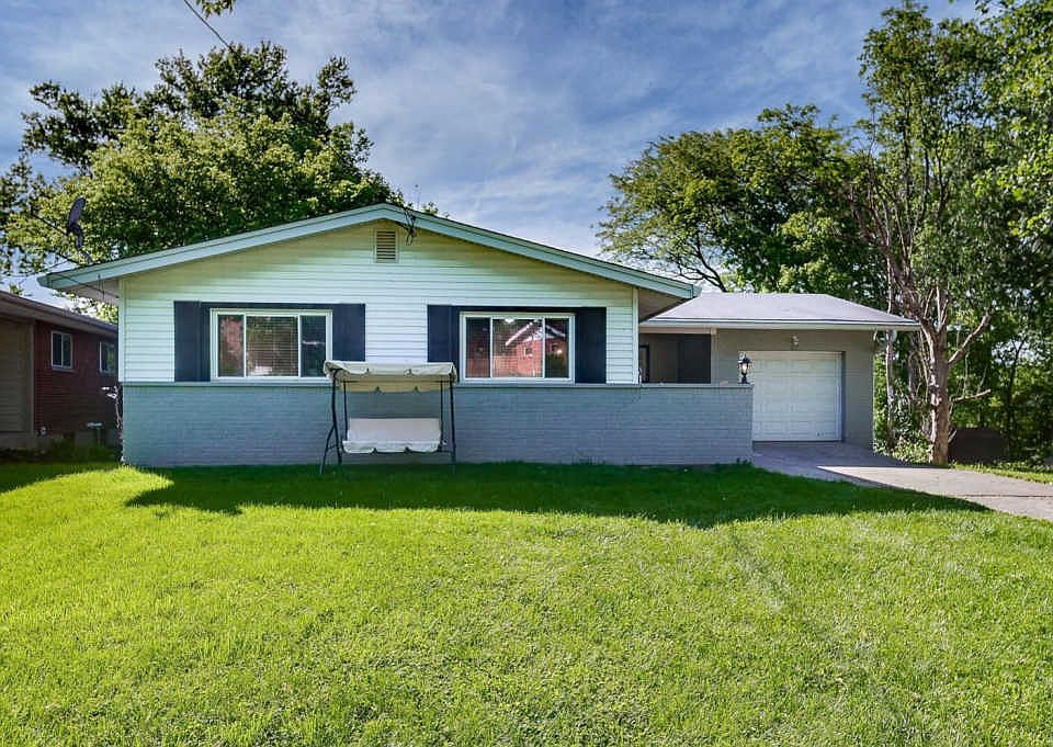 1st image of 327 Glen Oaks Dr