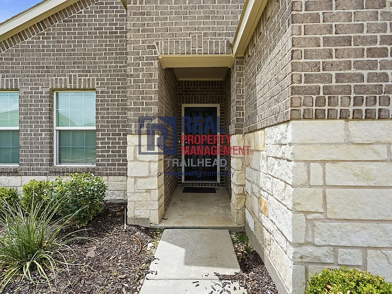 4501 Greenham Ln — Photo 4