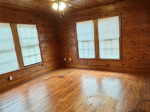 4th image of 2021 Center Rd