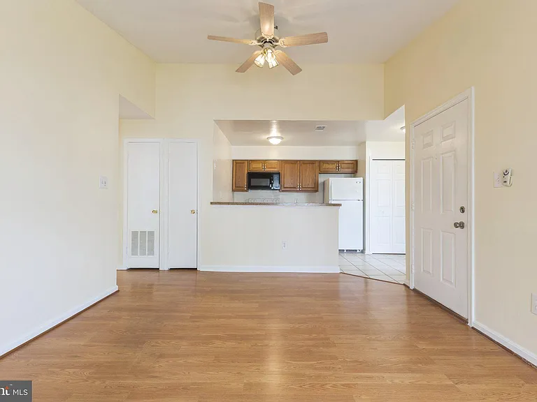 8633 Beekman Pl #C — Photo 11