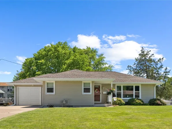 1544 Magnolia St, Muscatine, IA 52761