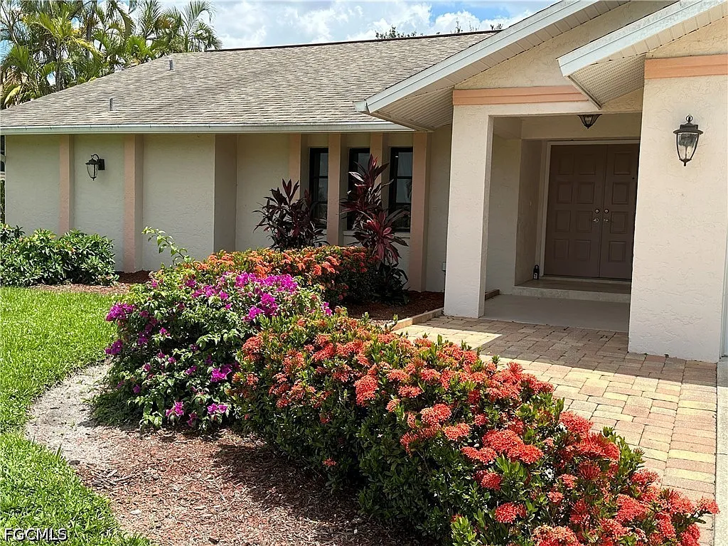 3 bed, 2.0 bath, 1806 sqft, $2,800 — Photo 2