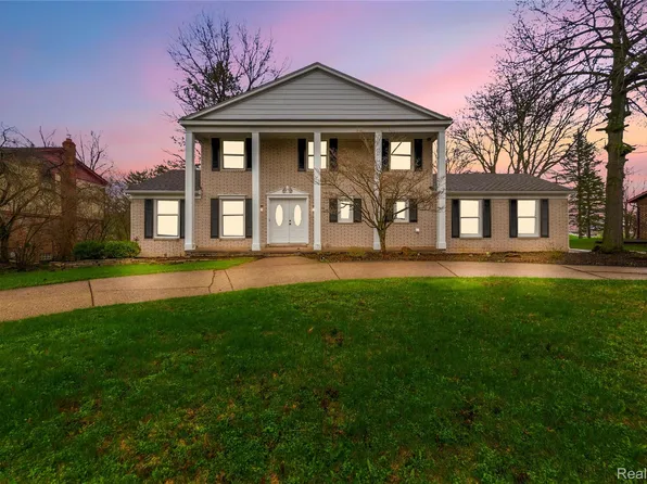 5119 Greenbriar Dr, West Bloomfield, MI 48323