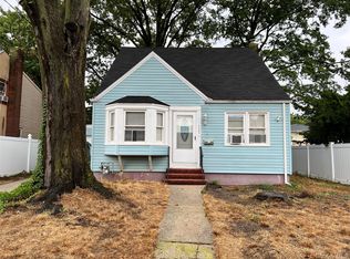 121 E Pennywood Avenue, Roosevelt, NY 11575