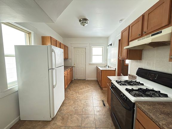 3rd image of 313 Reed St