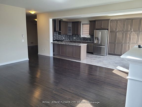 5th image of 14 Craftsman Rd