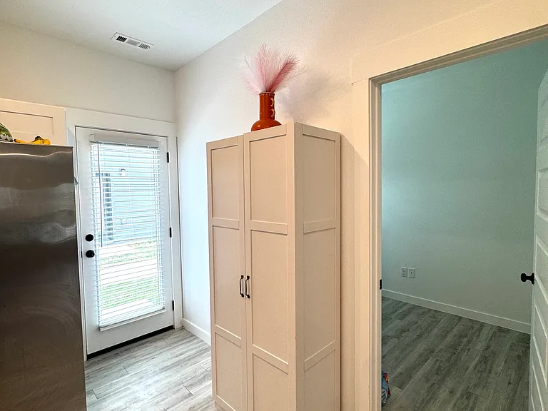 821 Massachusetts Ave — Photo 4