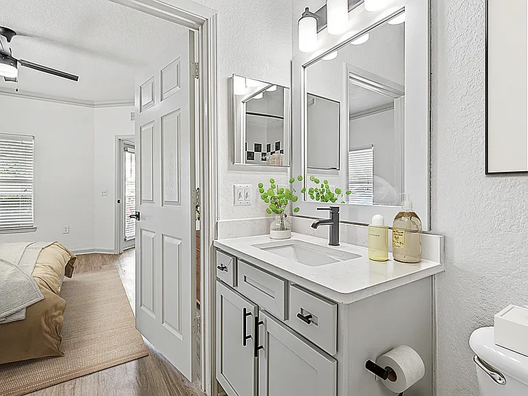Halston World Gateway Apartment Homes — Photo 43