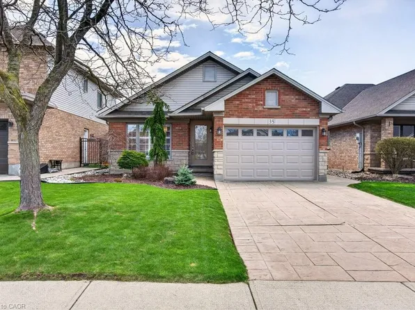 35 Hepburn Cres, Hamilton, ON L9C 7S4