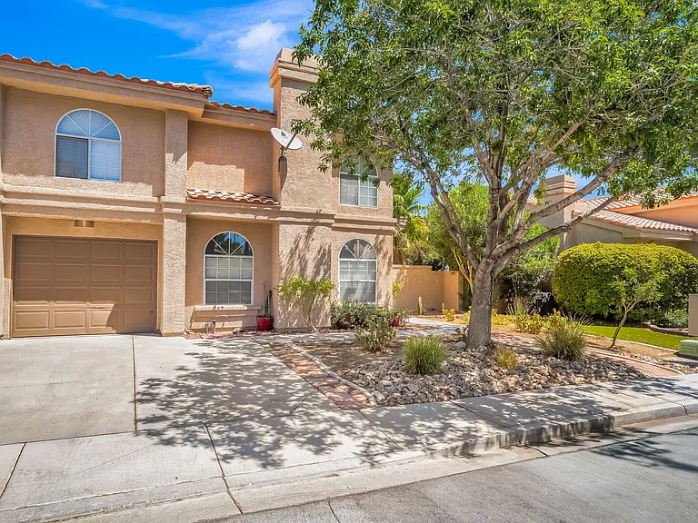 2840 Floral Peak Dr — Photo 2