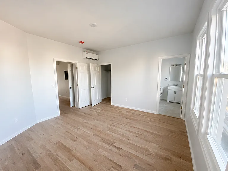80 Beverly St #1 — Photo 6