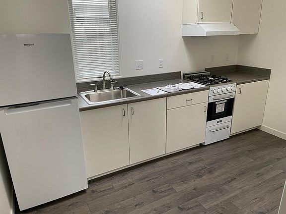 5th image of 209 N Fulton St #B