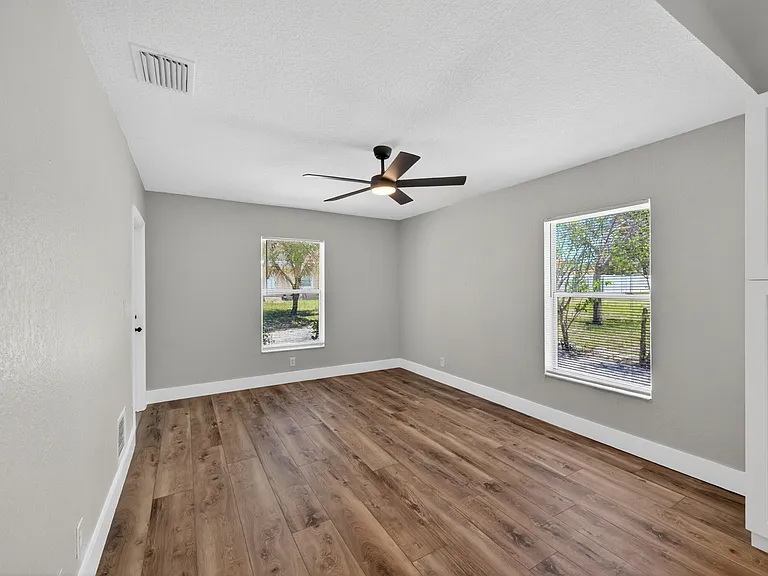 351 NW 8th Ave — Photo 15