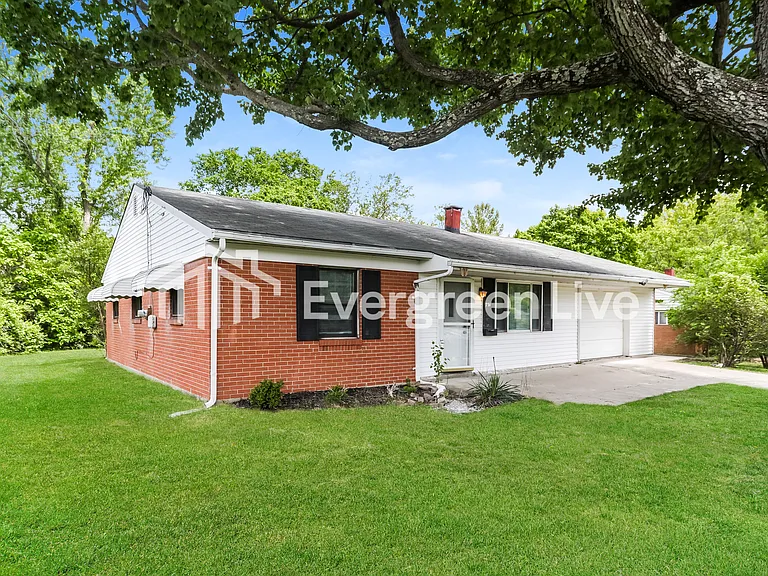 774 Crowden Dr — Photo 2